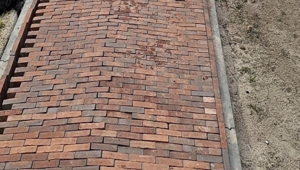 Update Kruinpad Marken – Aanpassing bestrating