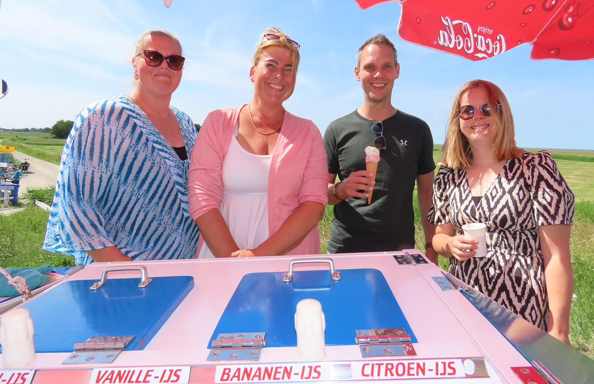 Opening Vuurtorenstrand met een verfrissend ijsje