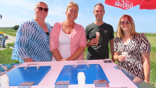 Opening Vuurtorenstrand met een verfrissend ijsje