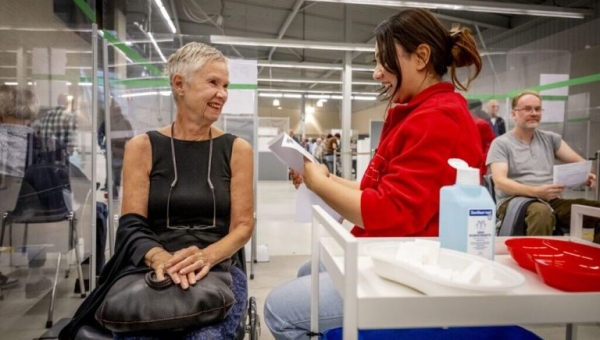 Aankondiging coronaprik in najaar voor risicogroepen