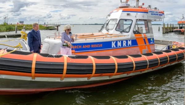Volledig nieuwe reddingvloot voor KNRM Marken met doop van reddingboot Georgine