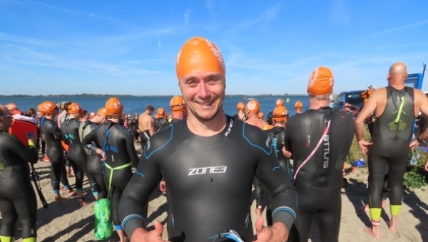 Jordy Kok wint  'Marken-Monnickendam Gouwzee oversteek 2025'