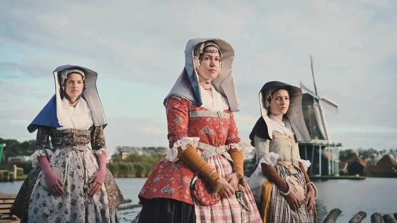 Wereldberoemde fotograaf zoekt Volendammers die 25 jaar na de nieuwjaarsbrand op de foto willen