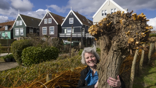 Monique Uithuisje schrijft fabel over volledig uit de hand gelopen conflict met gemeente Waterland