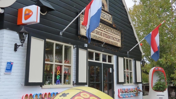 Nieuws van Klompenmakerij Marken inzake PostNL-punt