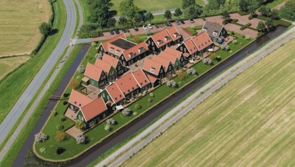 Laatste woningen ’t Eilandhart Marken gaan in de verkoop tijdens manifestatie in kantine van voetbalclub