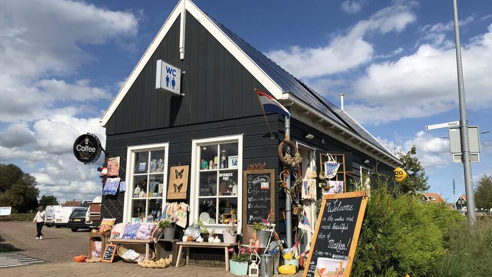 Boosheid, vragen en zelfs een protestlied over vertrek gastvrouw van Marken na onenigheid met gemeente Waterland