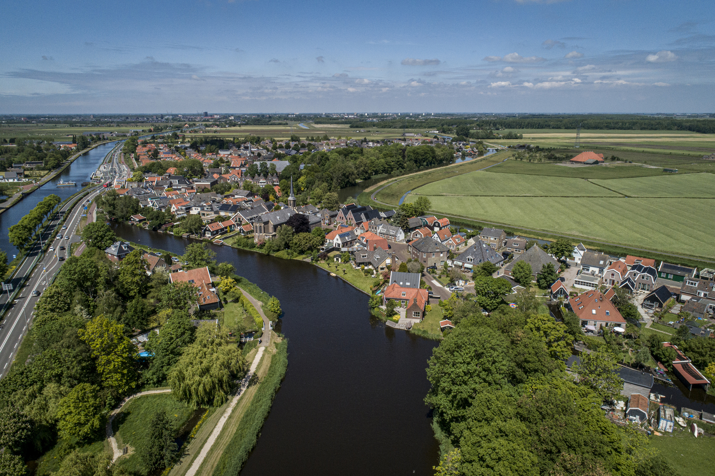 Huizenbezitters in Waterland worden gespaard én komst nieuwe sporthal blijft in beeld: compromis over begroting