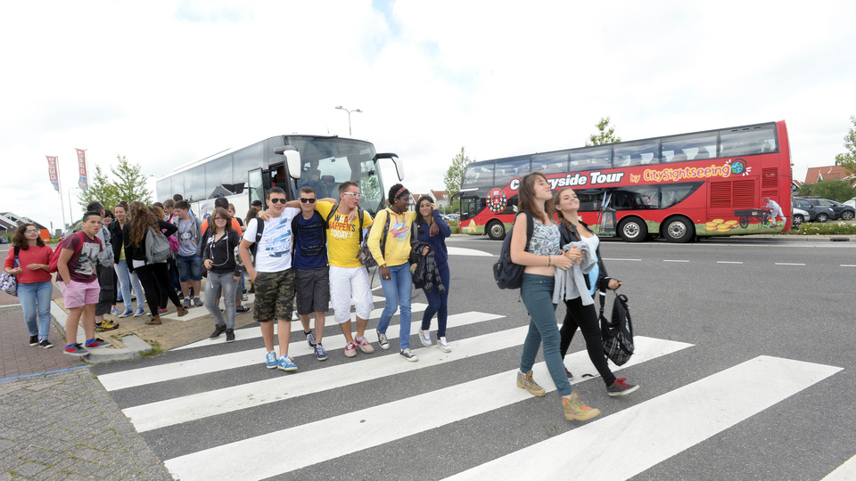 Parkeren voor touringcars op Marken wordt twee keer zo duur